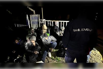 Foça’da 27 düzensiz göçmen yakalandı