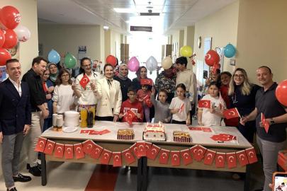 Hasta çocuklara 23 Nisan kutlaması