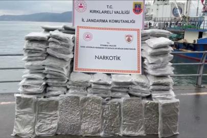 İstanbul açıklarında 200 kilo skunk ele geçirildi: 6 şüpheli yakalandı