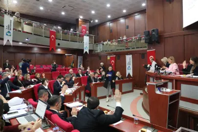 İzmit Belediyesi Meclisi’nde görev dağılımı yapıldı