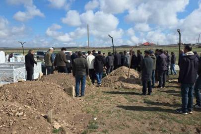 Köpeklerin saldırısında ölen çocuk toprağa verildi