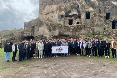 ‘Maziden Atiye Ahlat’ programı gençleri tarihle buluşturuyor