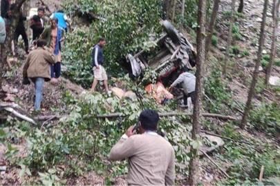 Nepal'de araç uçuruma yuvarlandı: 20 ölü