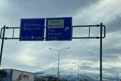 Refahiye yol ayrımındaki tabelada "Kemaliye" eksikliği tepki çekti