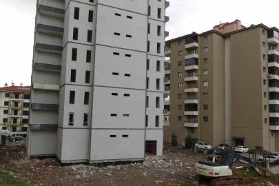 Stajyer öğrenci 25 metreden düşerek hayatını kaybetti, o anlar kameraya yansıdı