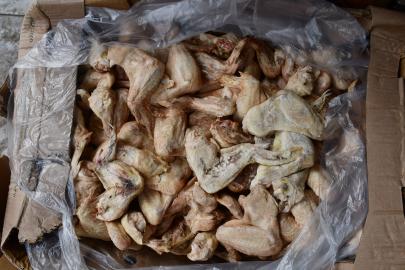 Tavuk etleri piyasaya sürülmeden yakalandı