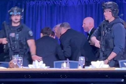 Trump'ın katıldığı yemekte silah sesleri: ABD karıştı