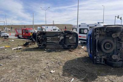 Van’da zincirleme kaza: 4’ü askeri personel 6 yaralı