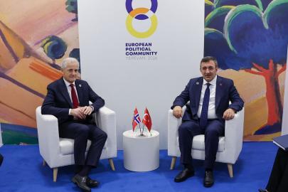 Cumhurbaşkanı Yardımcısı Yılmaz, Norveç Başbakanı Store ile Erivan’da bir araya geldi