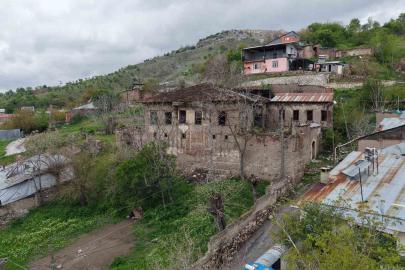 Elazığ’ın 5 asırlık mirası Nihat Bey Konağı bahar renklerine büründü