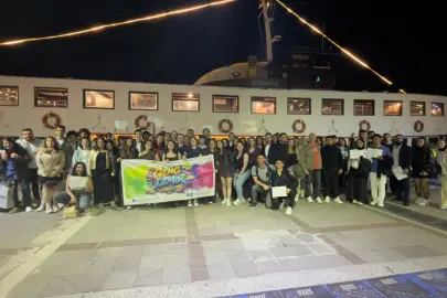Genç İzmir gönüllüleri, Bergama Vapuru’nda buluştu