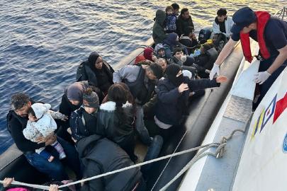 İzmir açıklarında 39 düzensiz göçmen yakalandı