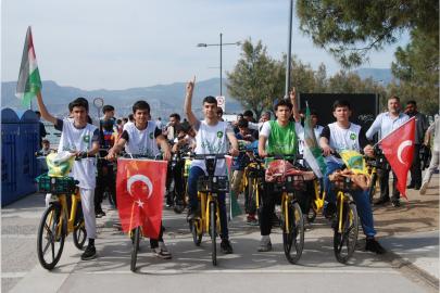 İzmir’de gençler bisiklet turunda buluştu