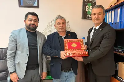 İzmit Belediyesi muhtarları mutlu günlerinde unutmuyor