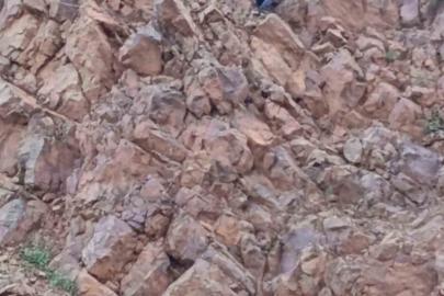 Kayalıklarda mahsur kalan 2 vatandaş ekiplerin müdahalesiyle kurtarıldı