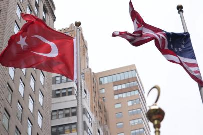 New York'ta 43. Türk Günü Yürüyüşü için bayrak çekme töreni düzenlendi