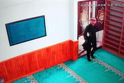 Sadaka kutusundaki paraları çalıp kaçtı