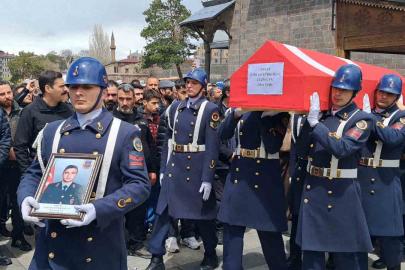 Uzman Çavuş Emrah Türkoğlu, son yolculuğuna uğurlandı