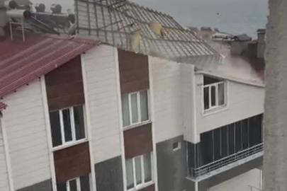 Ahlat’ta fırtına çatıları uçurdu