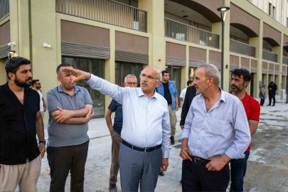 Başkan Er çarşı merkezinde incelemelerde bulundu