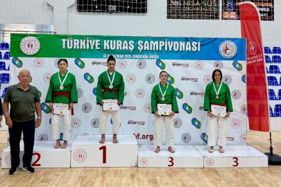 Burdurlu sporculardan 5 madalya