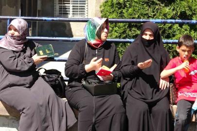 Erzurum’da LGS heyecanı; Öğrenciler sınavda, velileri dışarıda ter döktü