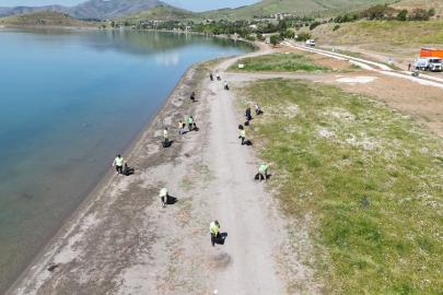 Hazar Gölü'nde temizlik seferberliği: 56 kilometrelik kıyıdan 12 ton atık çıkarıldı