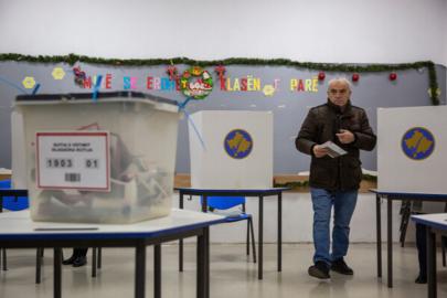 Kosova'da erken seçimlerde oy verme işlemi sürüyor