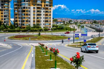 Malatya’da parklar ve kavşaklar çiçeklerle süslendi