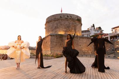 Moda, tarih ve sanatın büyülü buluşması
