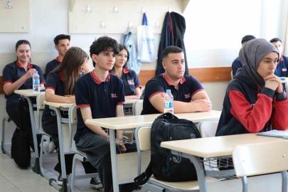 Vali Aydoğdu, Ulalar Anadolu Lisesi’nde öğrenci ve öğretmenlerle buluştu