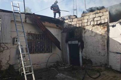 Van’da odunluk yangını