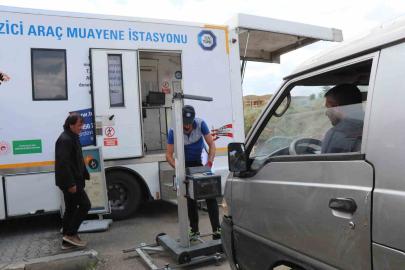 Oltu’da gezici araç muayene aracı araç sahiplerine büyük kolaylık sağlıyor