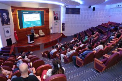 Prof. Nicholas A. Kotov Atatürk Üniversitesinde konferans düzenledi