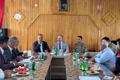 Arpaçay Kaymakamı Güvenç, köy ziyaretlerinde vatandaşların taleplerini dinledi