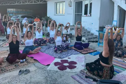 Çanakkale'de şalvarla yoga yaptılar!