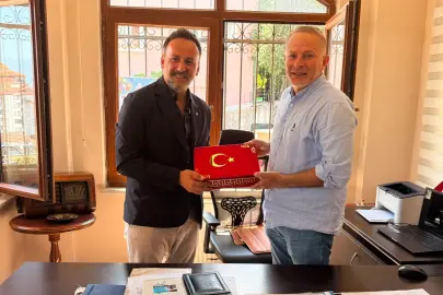 İzmit Belediyesi'nden muhtarlara doğum günü ziyareti