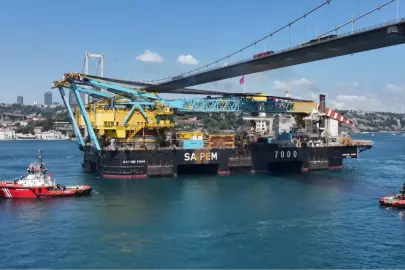 Saipem 7000 Boğazlar'dan güvenle geçti