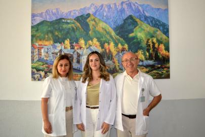 Anne ve babasının görev yaptığı hastaneye doktor oldu
