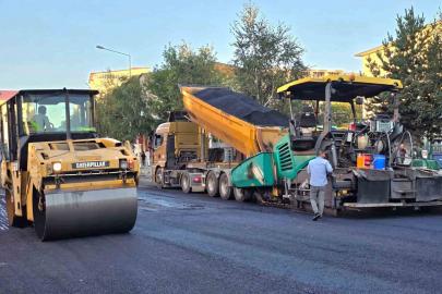 Ardahan Belediyesinin asfalt serim çalışmaları devam ediyor