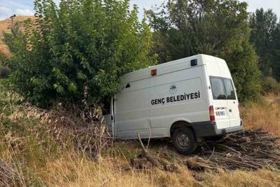 Bingöl’de minibüs ağaca çarptı: 3 yaralı