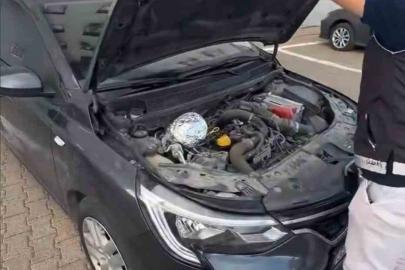 Bingöl’de otomobilin motor bölümünde esrar ele geçirildi: 3 tutuklama