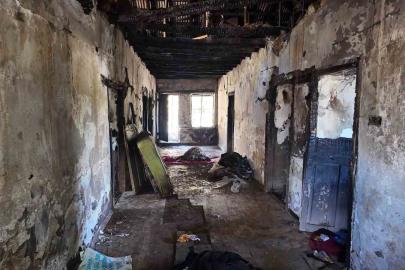 Cinayete kurban giden yaşlı çiftin evinden geriye yangın sonrası bu görüntüler kaldı