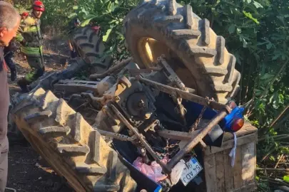 Cumayeri’nde traktör devrildi: 1 ölü