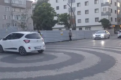 Keşan’da Hastane Caddesi’ndeki inşaat yaya güvenliğini tehdit ediyor
