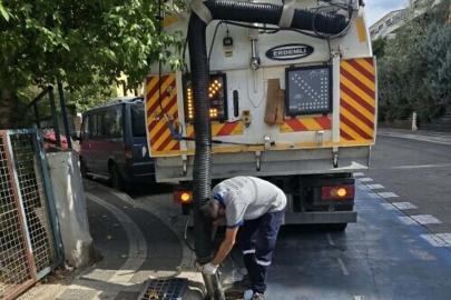 Marmaris'te ızgara ve mazgallara temizlik çalışması
