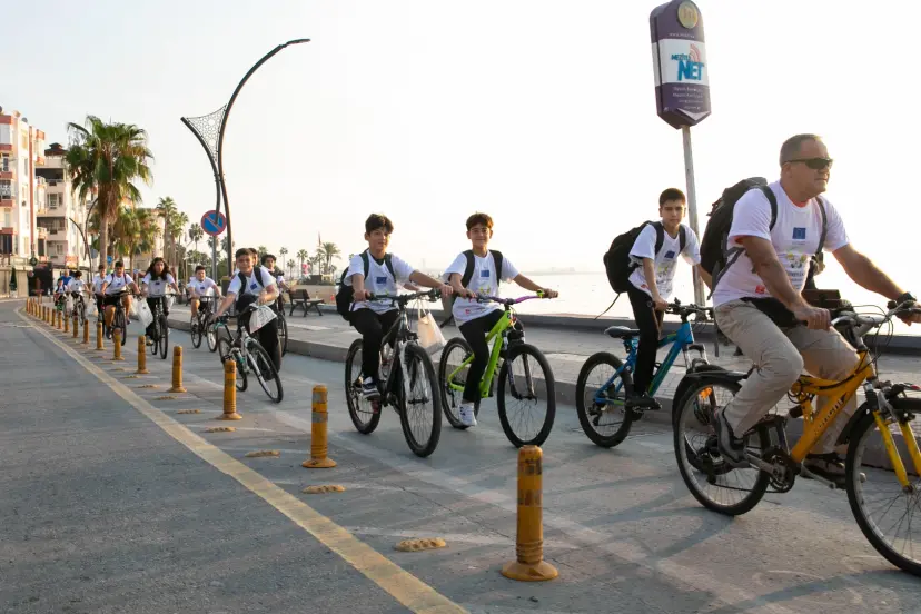 Mersin’de öğrenciler bisikletle okula pedal çevirdi