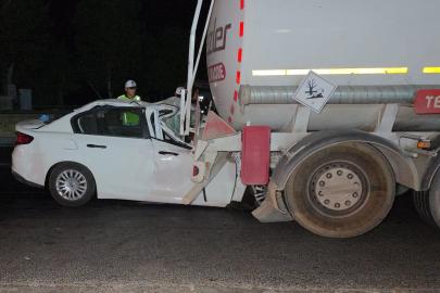 Otomobil tankere çarptı: 1 ölü