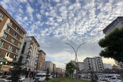 Yüksekova’da ’Sirrokümülüs bulutları’ görsel şölen sundu